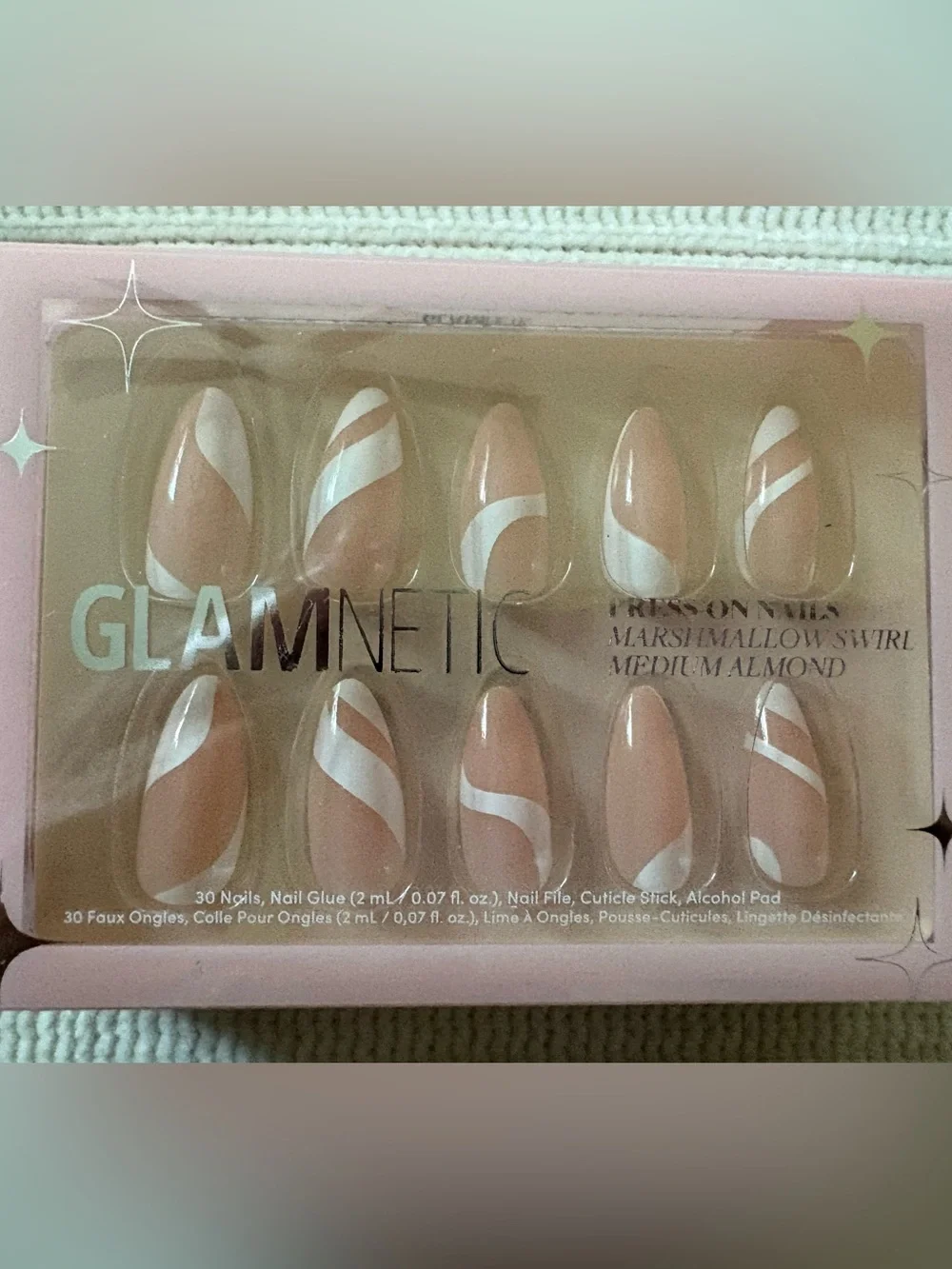 Glamnetic Press-On Nails - Marshmallow Swirl (Medium Almond)